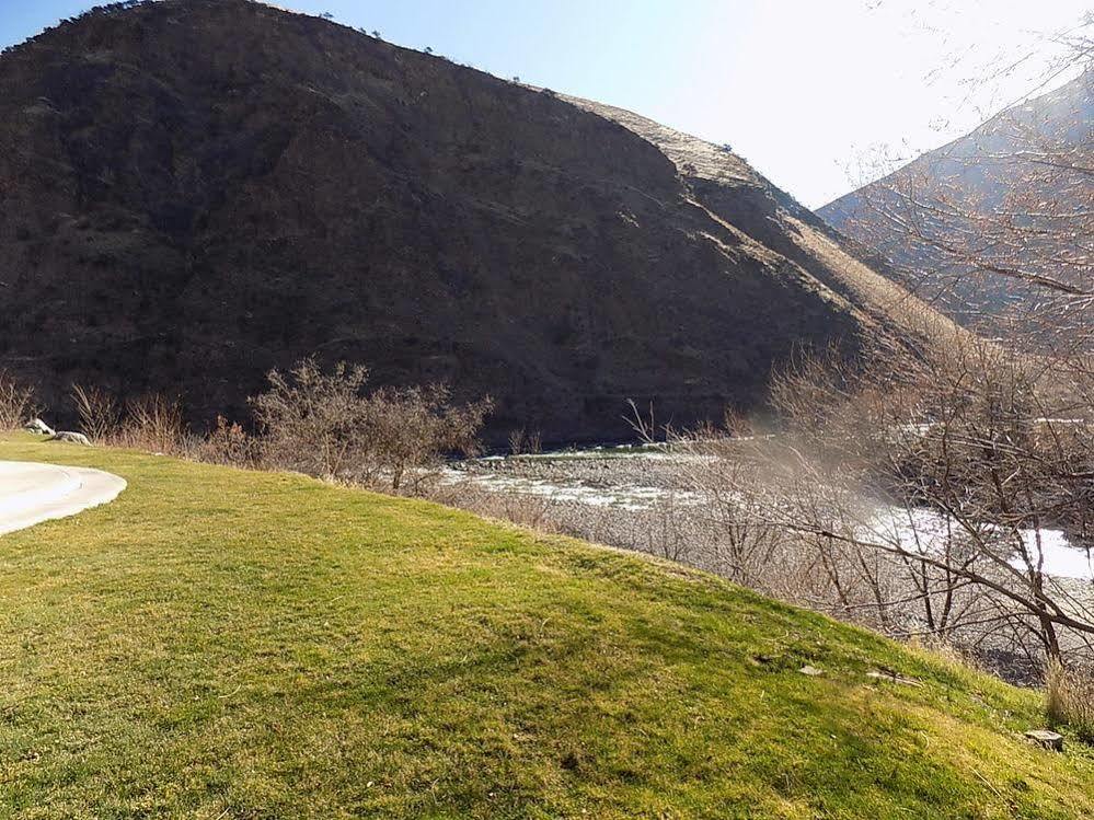 Salmon Rapids Lodge Riggins Экстерьер фото